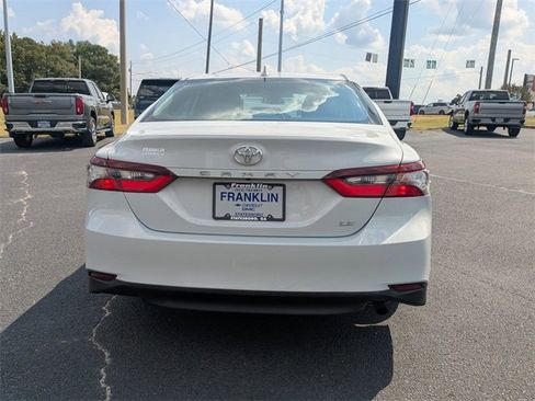 Used 2022 Toyota Camry LE image 5