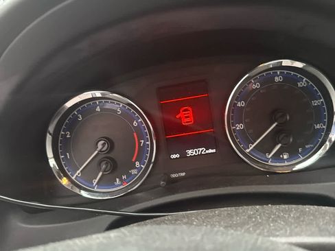 Used 2018 Toyota Corolla LE image 14