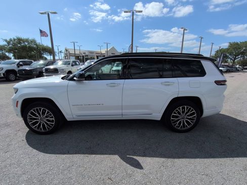 Certified 2025 Jeep Grand Cherokee L Summit AWD/4WD image 8