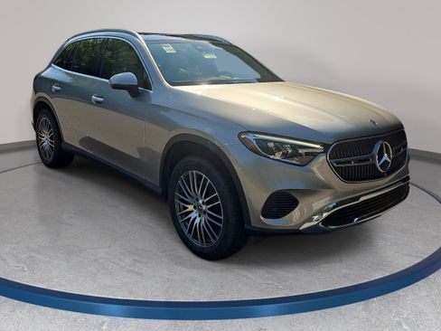 Used 2023 Mercedes-Benz GLC 300 4MATIC image 4