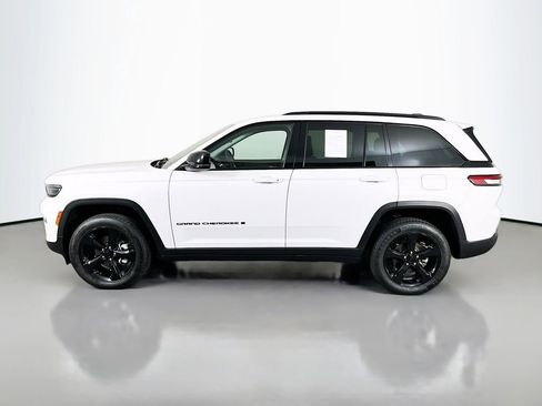 Used 2023 Jeep Grand Cherokee Limited w/ Black Appearance Package AWD/4WD image 5