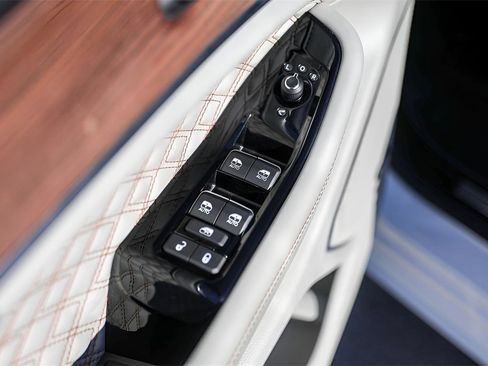 Used 2023 Jeep Grand Cherokee Summit w/ Luxury Tech Group V image 32