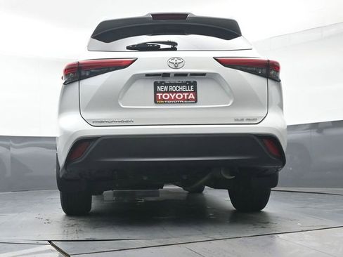 Certified 2023 Toyota Highlander XLE image 42