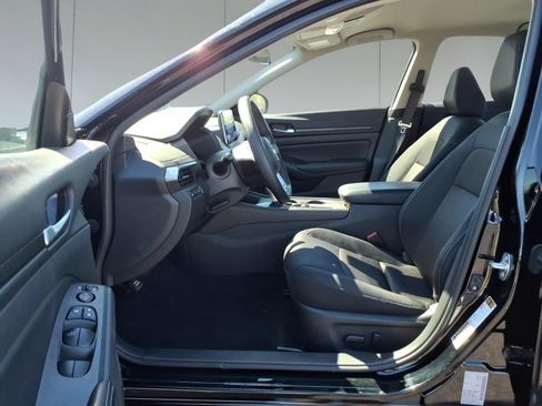 Used 2025 Nissan Altima 2.5 SV FWD image 16