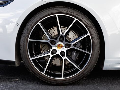 Used 2025 Porsche 911 Carrera image 18