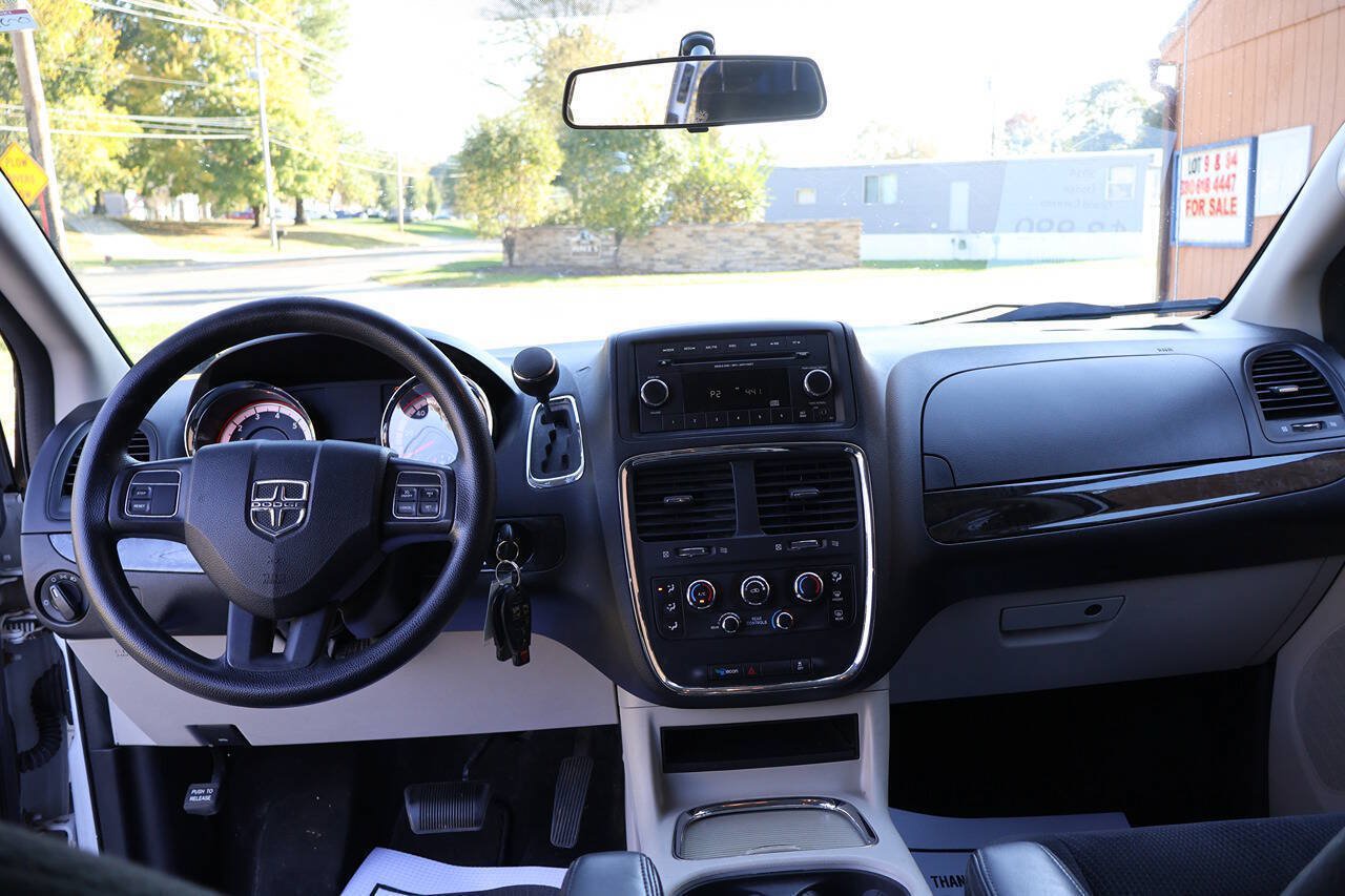 Used 2014 Dodge Grand Caravan SXT FWD image 15