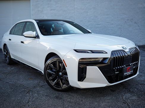 Used 2023 BMW 740i w/ Parking Assistance Package image 8