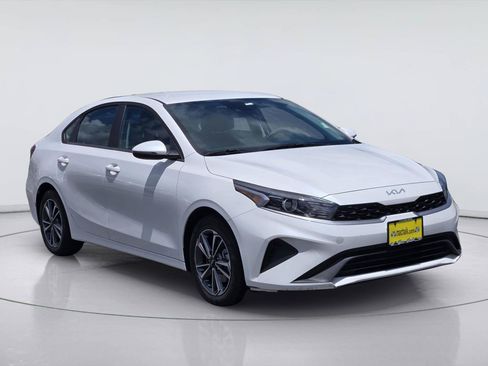 Used 2024 Kia Forte LXS w/ LXS Technology Package FWD image 3