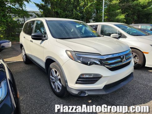 Used 2018 Honda Pilot LX image 1