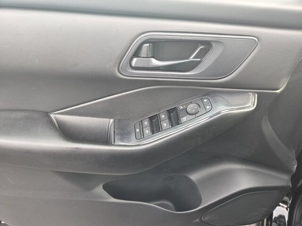 Used 2024 Nissan Rogue S AWD/4WD image 9
