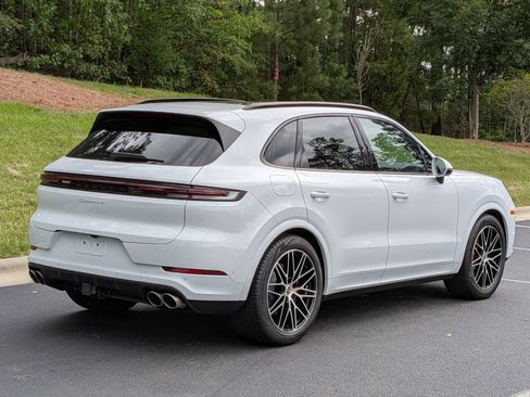 Certified 2026 Porsche Cayenne S AWD/4WD image 23