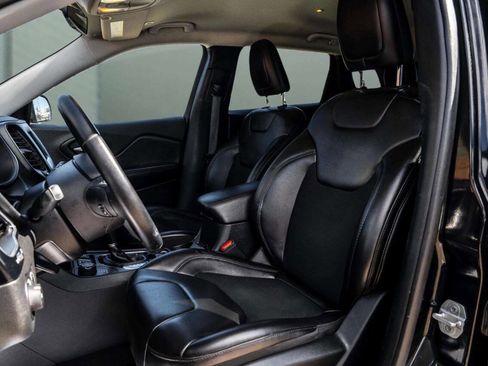 Used 2019 Jeep Cherokee Latitude Plus image 5