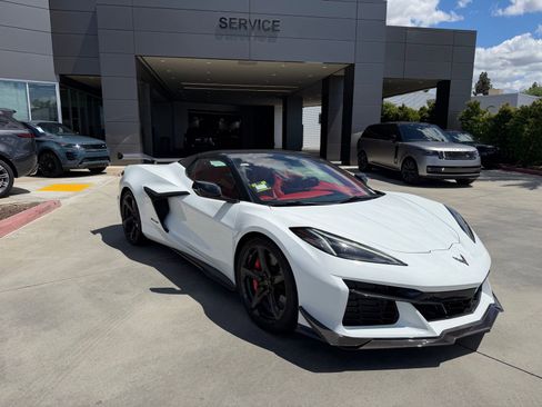 Used 2023 Chevrolet Corvette Z06 w/ Z07 Performance Package image 3