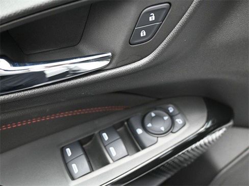 Certified 2025 Chevrolet Trax RS w/ Sunroof Package image 28