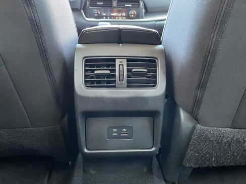 Used 2022 Nissan Rogue SV image 19