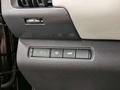 Used 2025 Nissan Pathfinder SL AWD/4WD image 21