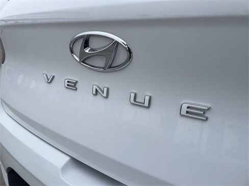 Used 2022 Hyundai Venue Limited image 30