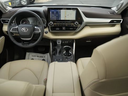 Used 2022 Toyota Highlander Platinum image 21