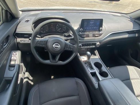 Used 2025 Nissan Altima 2.5 S FWD image 12