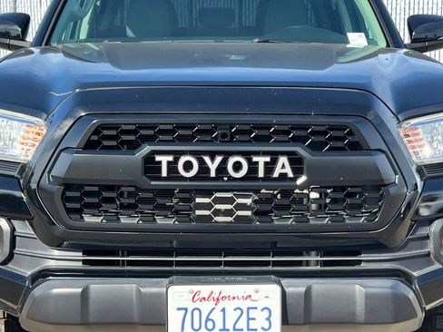 Used 2021 Toyota Tacoma SR5 w/ Technology Package AWD/4WD image 15