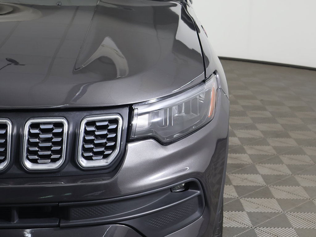 Used 2024 Jeep Compass Trailhawk AWD/4WD image 12