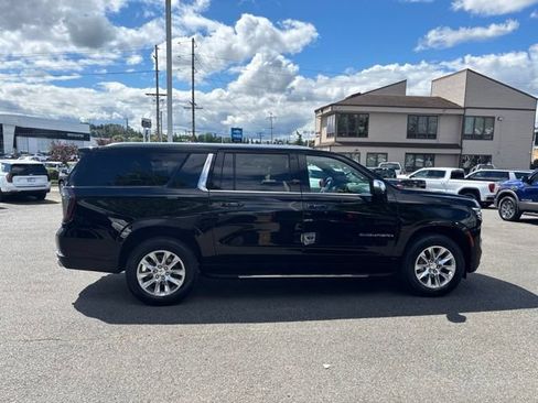 Used 2025 Chevrolet Suburban Premier AWD/4WD image 5