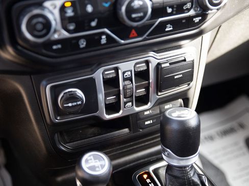 Used 2023 Jeep Wrangler Sport S image 14