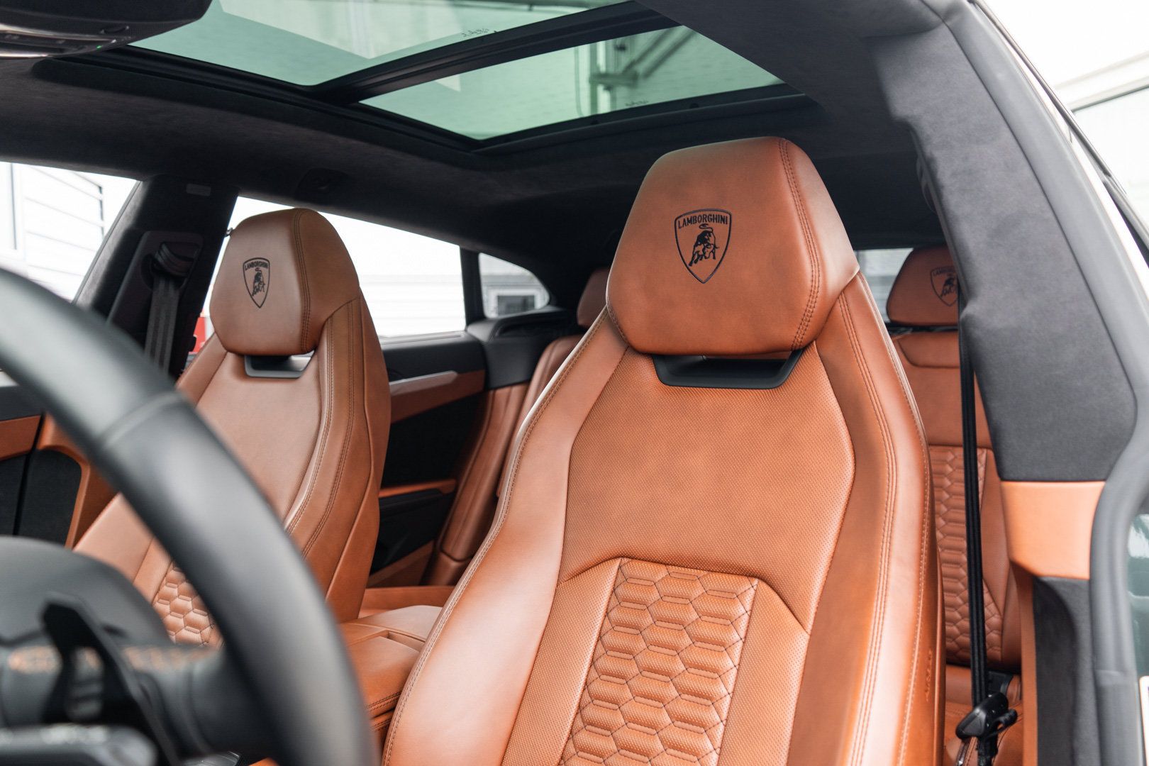 Used 2022 Lamborghini Urus AWD/4WD image 9