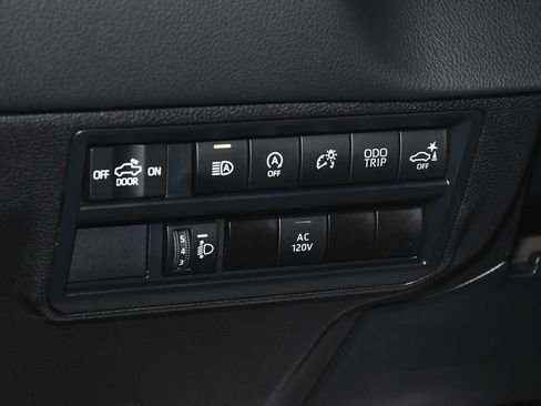 Used 2024 Toyota Tundra Limited w/ Power Package AWD/4WD image 17