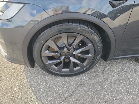Used 2024 Tesla Model X image 9