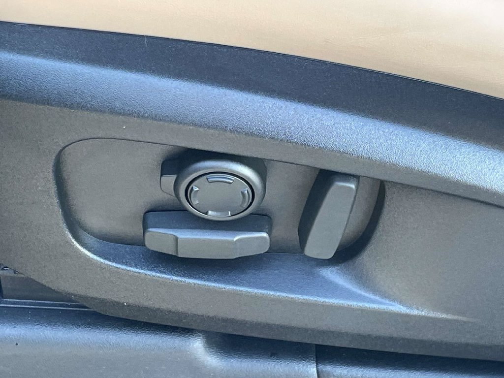 New 2026 Land Rover Defender 110 X-Dynamic SE AWD/4WD image 10