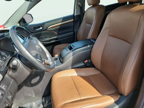 Used 2017 Toyota Highlander Limited AWD/4WD image 26