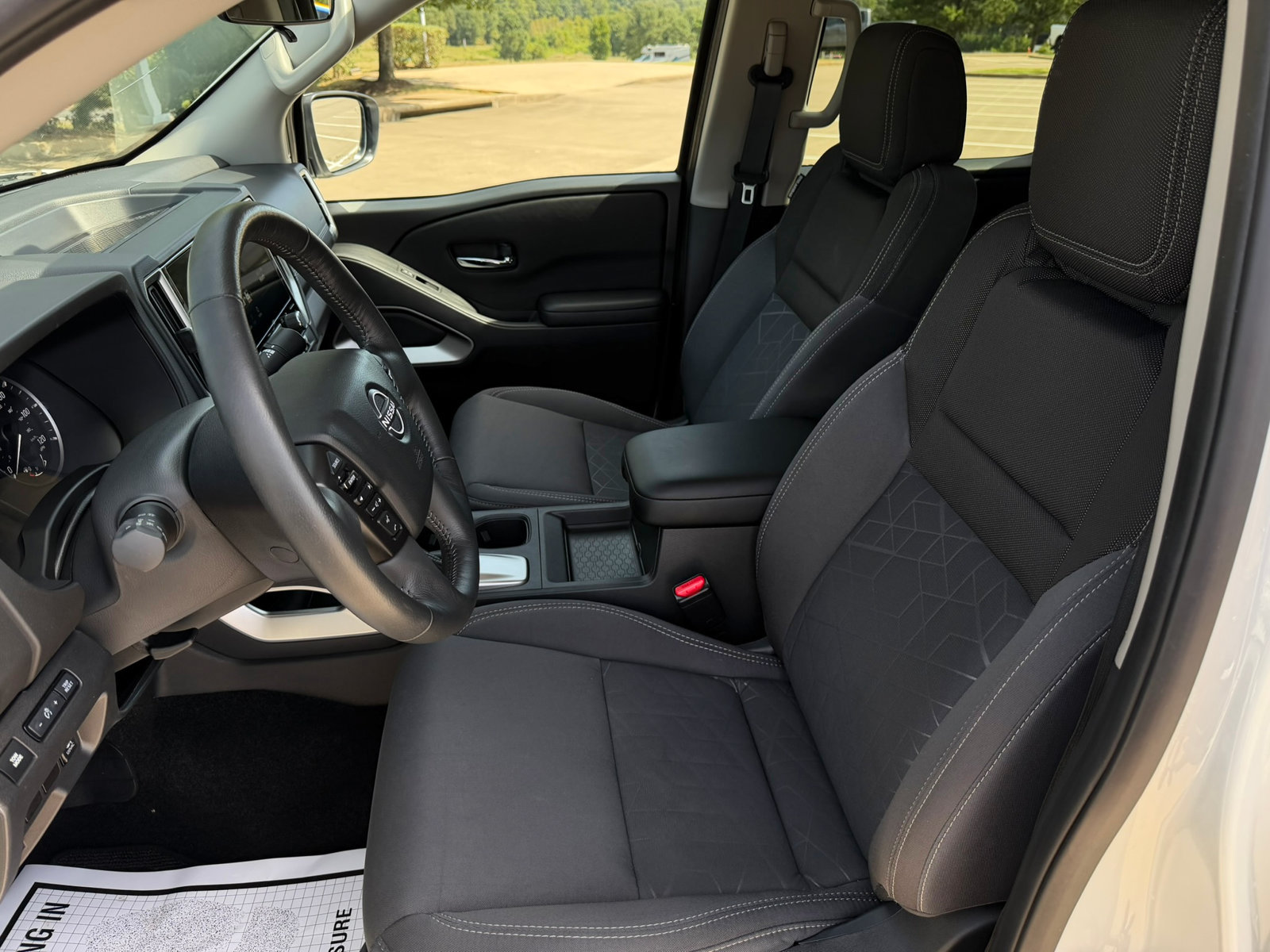 Used 2025 Nissan Frontier SV w/ SV Convenience Package RWD image 12