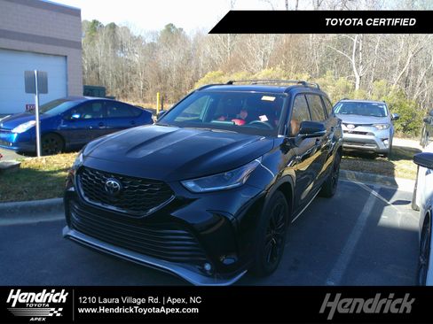 Used 2023 Toyota Highlander XSE image 1
