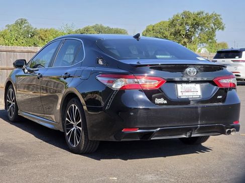 Used 2019 Toyota Camry SE FWD image 3