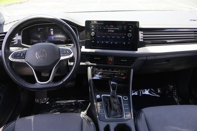 Certified 2025 Volkswagen Jetta SE FWD image 16