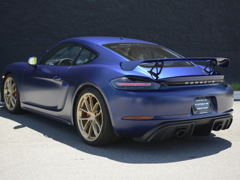 Certified 2022 Porsche 718 Cayman GT4 RWD image 3
