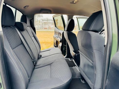 Used 2021 Toyota Tacoma SR5 w/ Trail Edition image 12