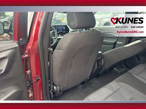 Used 2025 Chevrolet Trax LS image 19