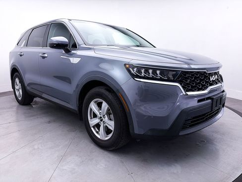 Used 2022 Kia Sorento LX image 9