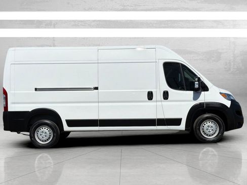 Used 2025 RAM ProMaster 2500 w/ Convenience Group FWD image 4