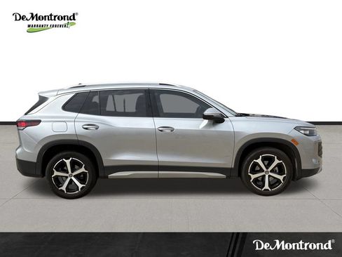 Used 2025 Volkswagen Tiguan SE FWD image 4