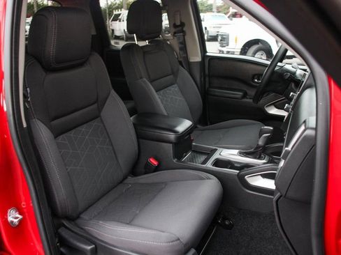 Used 2025 Nissan Frontier SV image 33