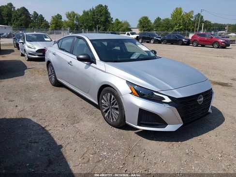 Used 2024 Nissan Altima 2.5 SV FWD image 1