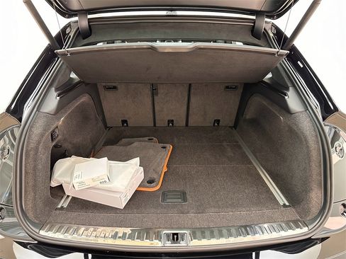 New 2024 Bentley Bentayga image 18