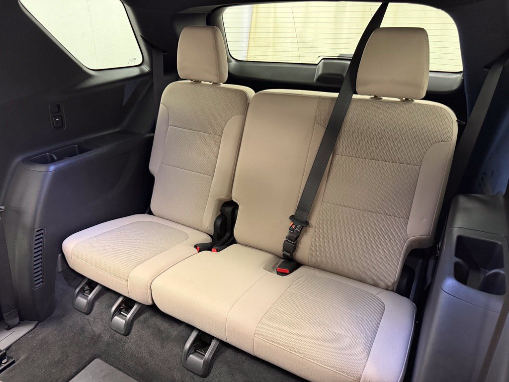 Used 2022 Chevrolet Traverse LS AWD/4WD image 16
