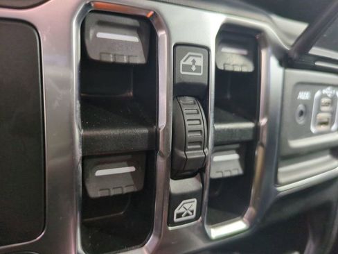 Used 2022 Jeep Wrangler Unlimited Sahara image 28