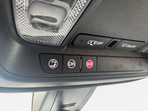 Used 2023 Chevrolet Traverse LT w/ Midnight/Sport Edition image 38