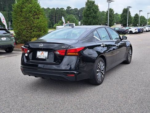 Used 2024 Nissan Altima 2.5 SV FWD image 5