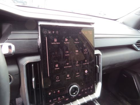 Used 2025 GMC Acadia Elevation image 28